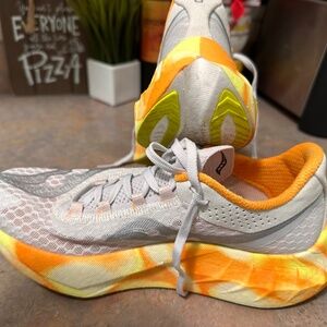 Saucony Endorphin Pro 4  7.5 Women